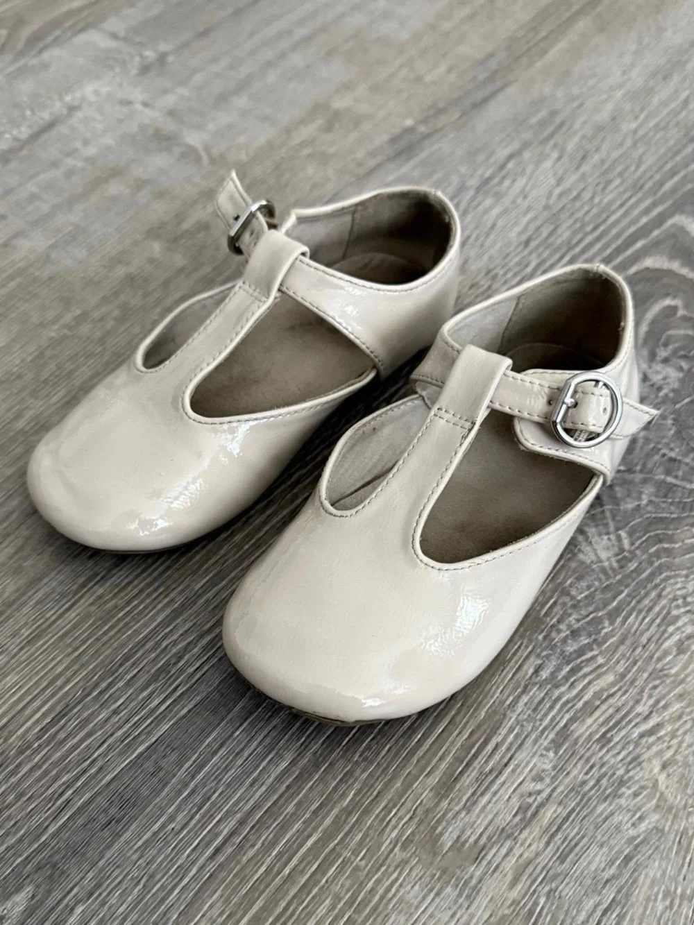 Zara Girls' Patent T-Strap Dress Shoes in Cream